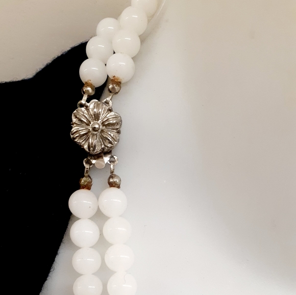 GLAM ⚜️ Faux Pearl Double Strand jeweled Necklace - Picture 4 of 5